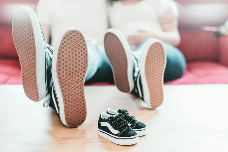 Heredar zapatos puede dañar la marcha infantil, advierten