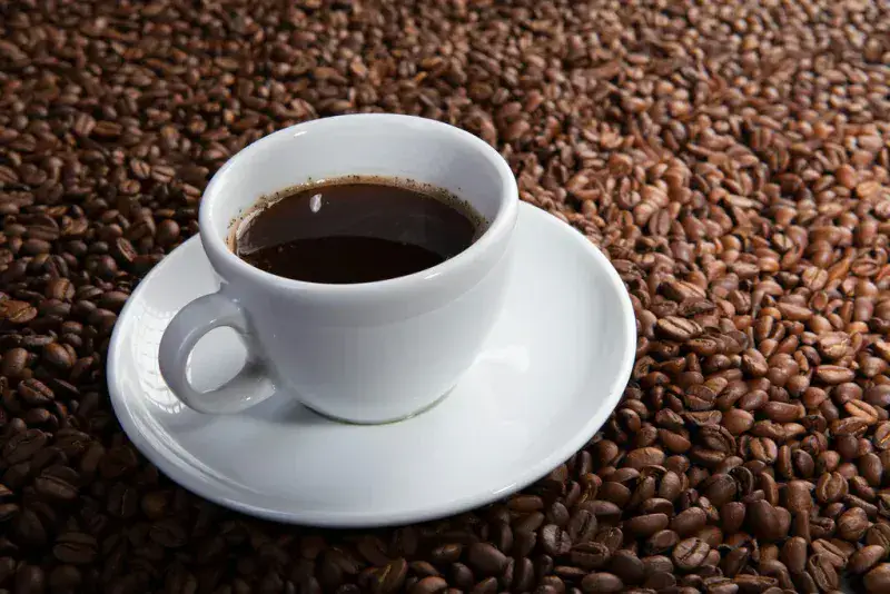 La cafeína no aporta energía: así actúa realmente en el cerebro