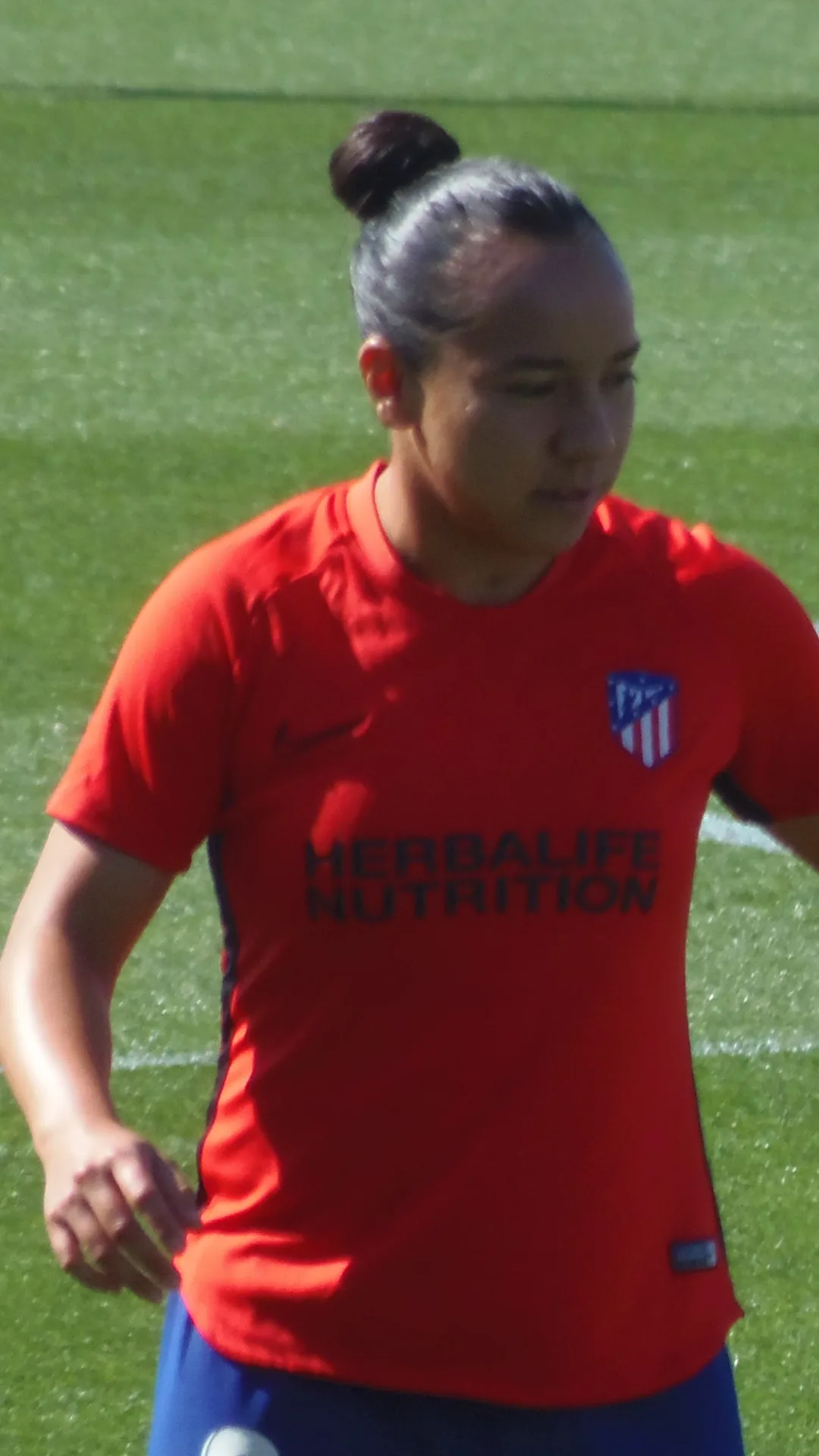 Charlyn Corral hace historia y gana el Balón de Oro