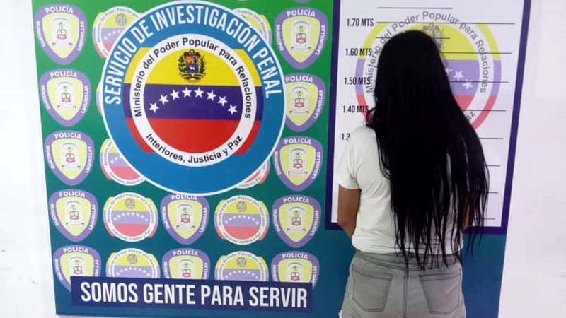Funcionarios del SIP detienen a una mujer por golpear a una menor de edad