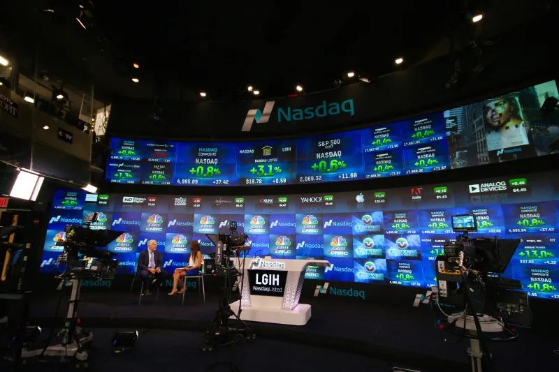 Archivo: NASDAQ Market Site 201506.jpg