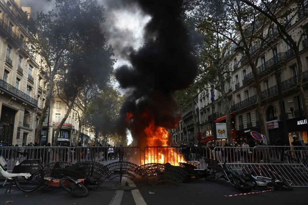 Detienen a cerca de 400 personas en protestas violentas por Francia