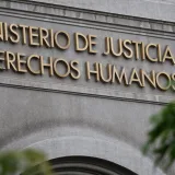 Senadores chilenos proponen eliminar rebajas de condena