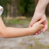 Arrestan a pareja por golpear con una piedra a su hija en Maracaibo