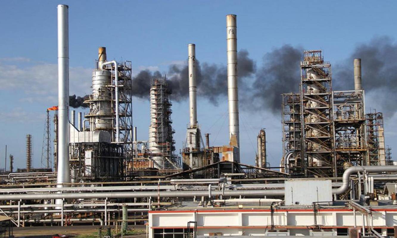 Refinería Cardón reinicia craqueador catalítico para producir gasolina