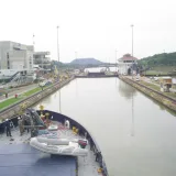 File:Travesía por las Esclusas de Miraflores.JPG