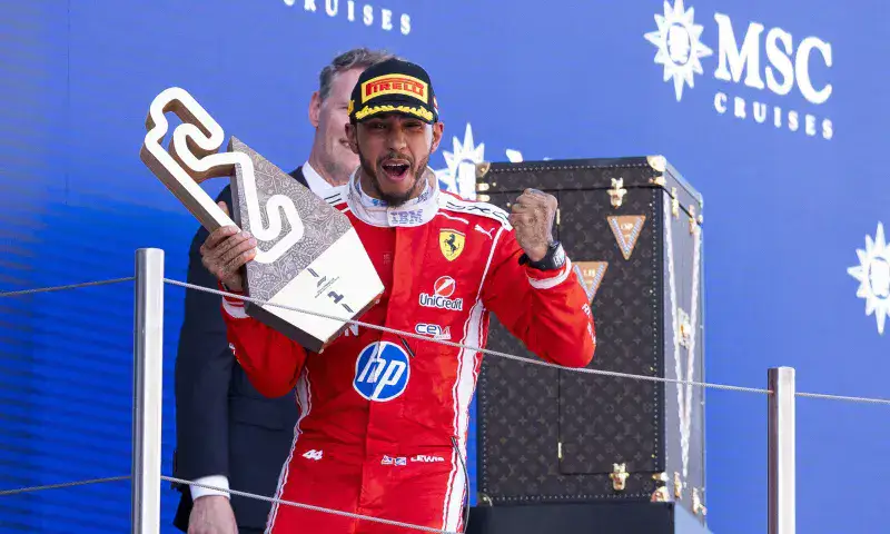 Hamilton gana en Barcelona y consigue su primer triunfo con Ferrari en la F1