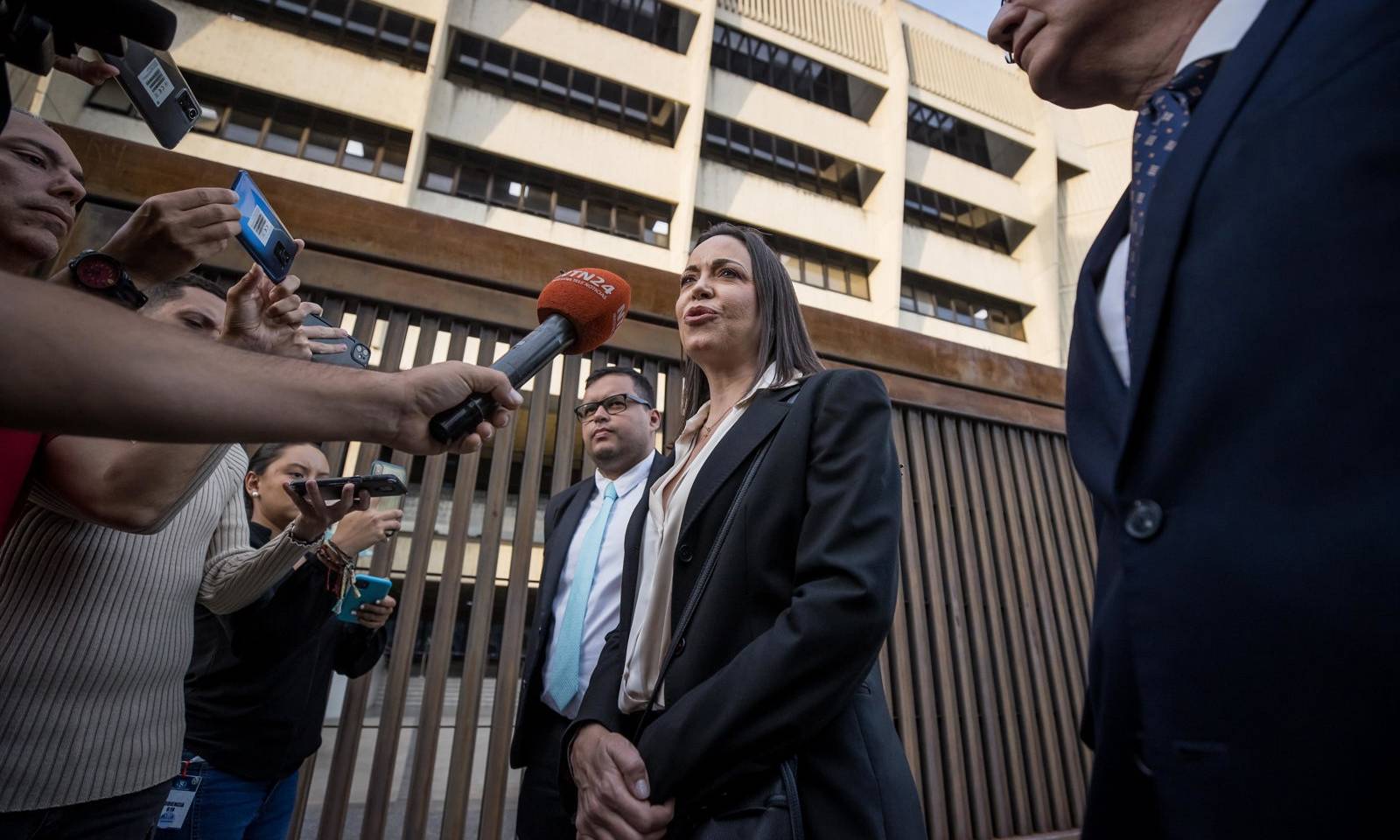 TSJ da 3 días a la Contraloría para explicar inhabilitación de Machado