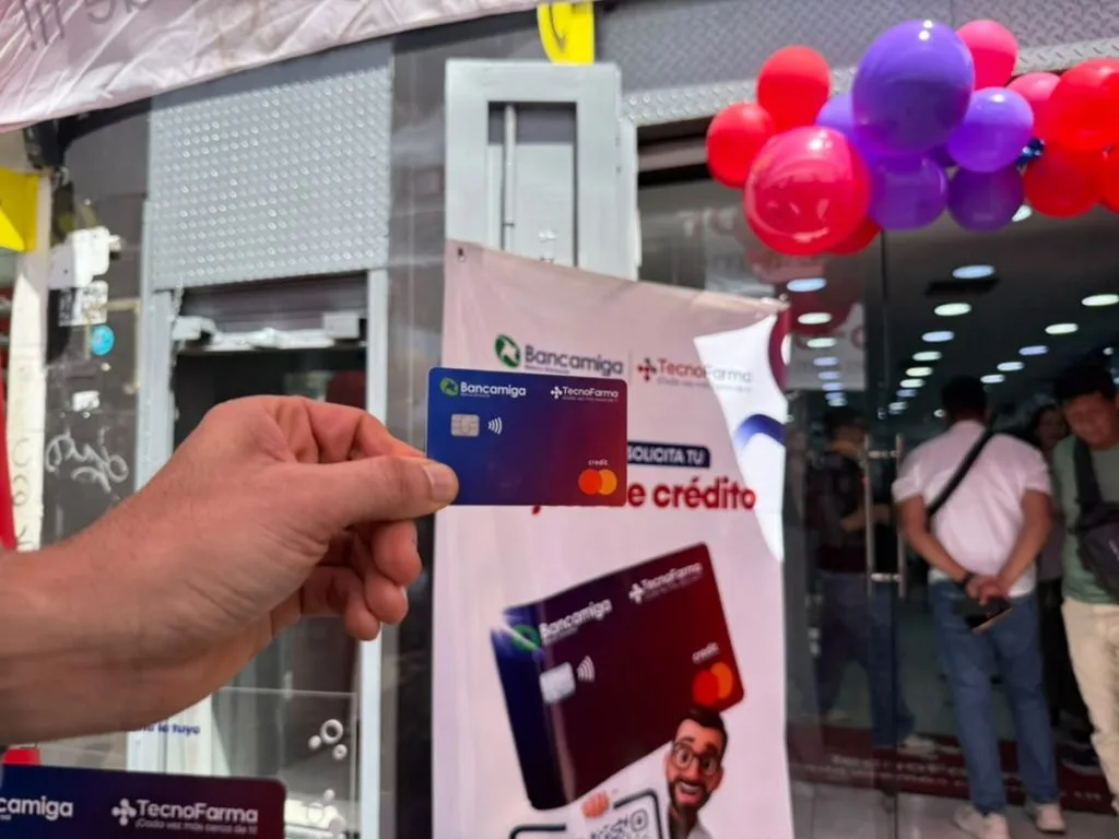 Bancamiga y TecnoFarma activan tarjeta de crédito cerrada