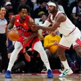 Toronto abrió la NBA con una paliza sobre Chicago