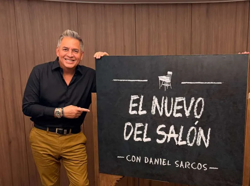 Daniel Sarcos combina teatro, gaita y podcast en 2026