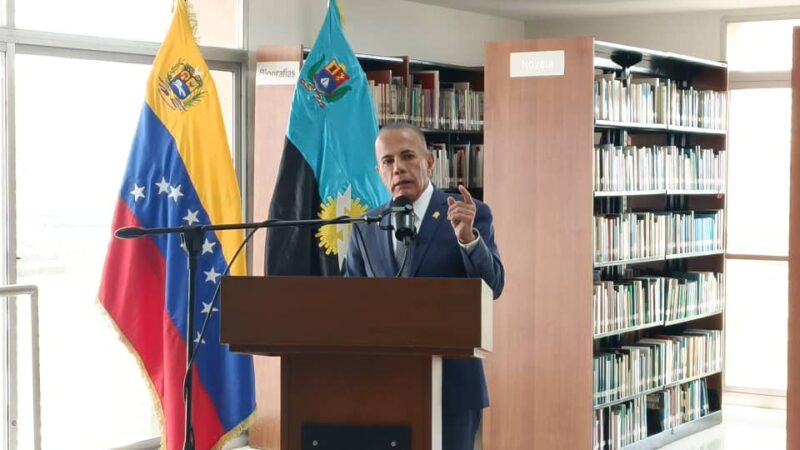 
				Rosales: Es fundamental establecer mecanismos para reconocer la trayectoria y logros de grandes zulianos			