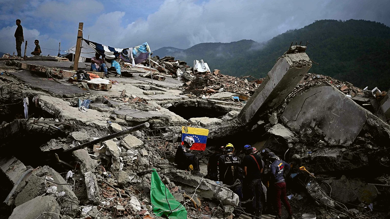 Venezuela recordó a víctimas del sismo con velas y silencio