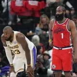 LeBron y otras figuras siguen libres en la NBA