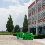 Exterior view of UMB building in Lerma, Mexico, with clear sky and trees.