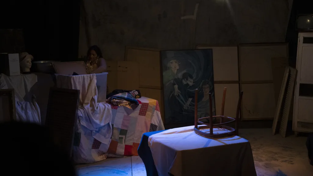 Una obra revive el robo del Matisse y la salida de una familia