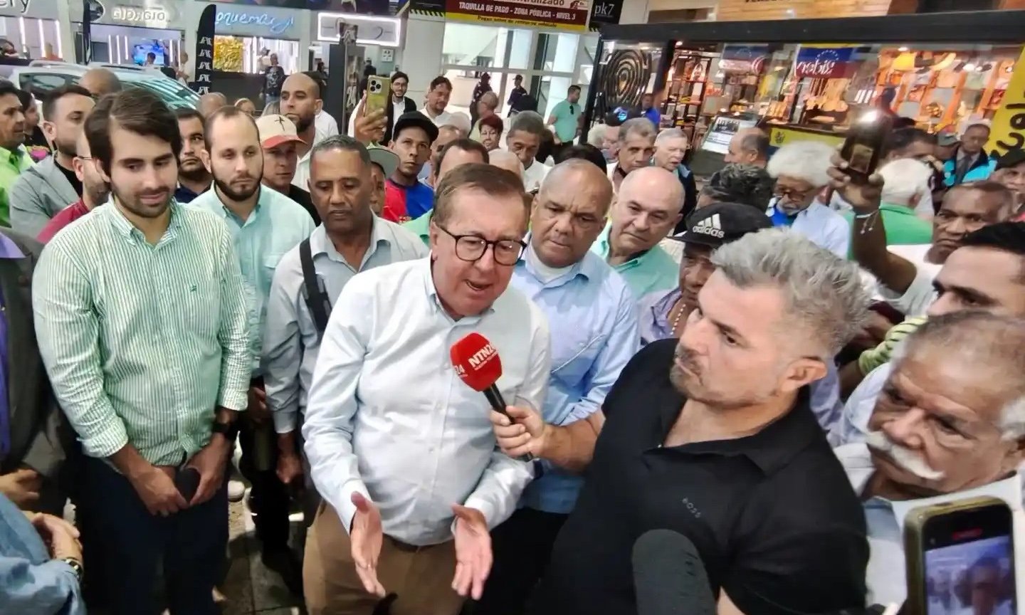 César Pérez Vivas regresa a Venezuela y asegura que Machado volvería a finales de julio