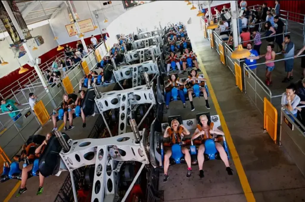 Six Flags cierra la montaña rusa X2 por lesiones cerebrales