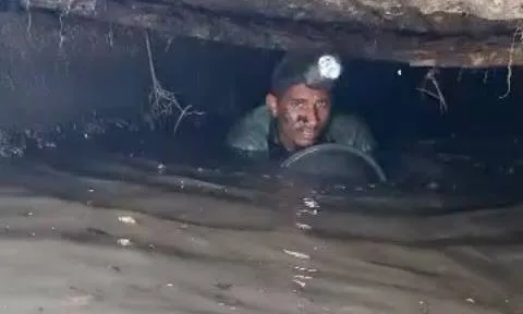 Video muestra a obrero dentro del drenaje del Terminal de Maracaibo