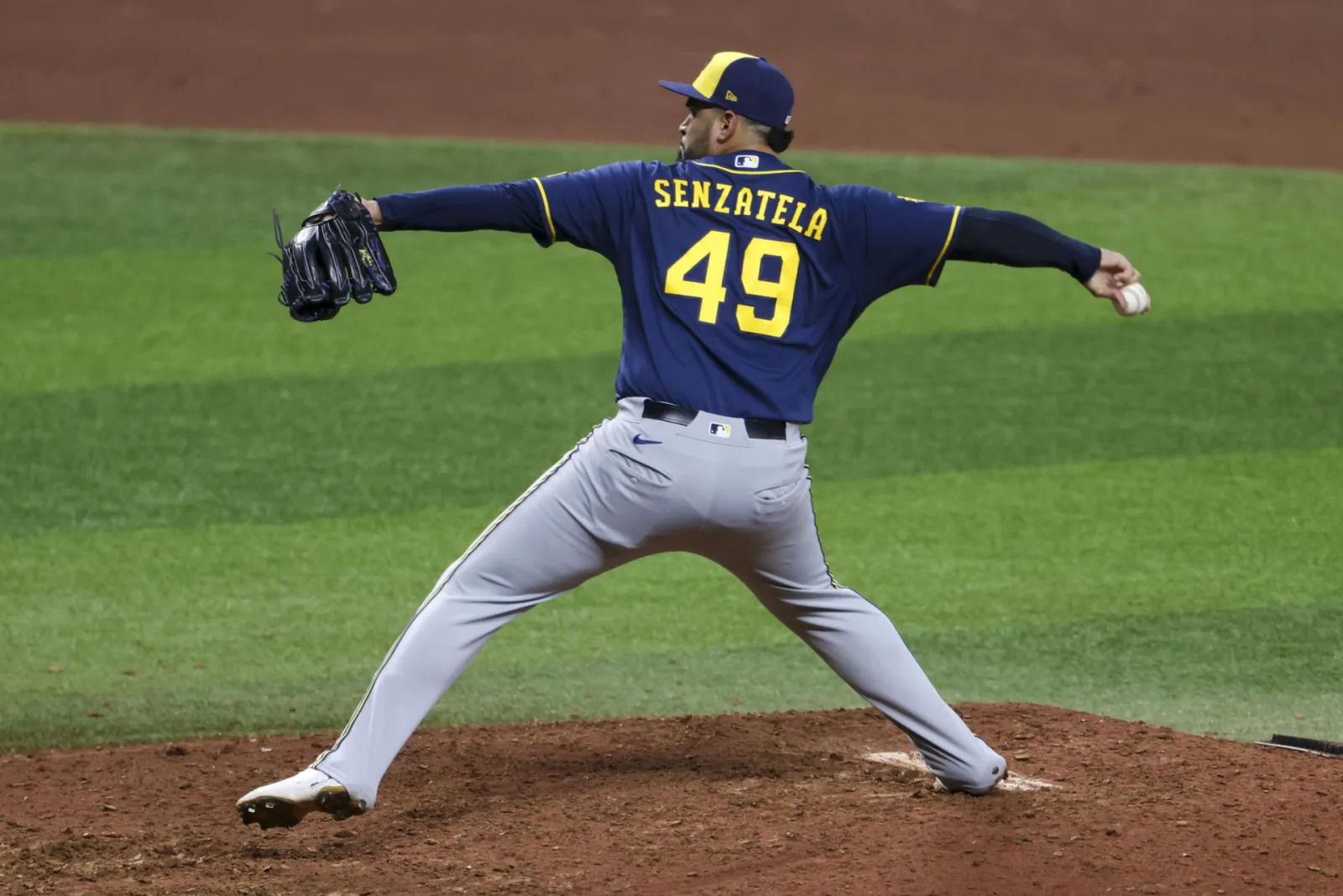 Chourio, Contreras y Senzatela van por un doblete histórico