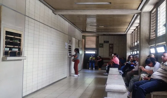 Jóvenes expuestos a ITS por desinformación digital