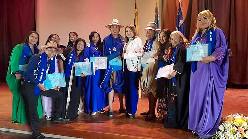 
			Gobierno Nacional graduó en el Zulia a 23 especialistas en educación indígena		