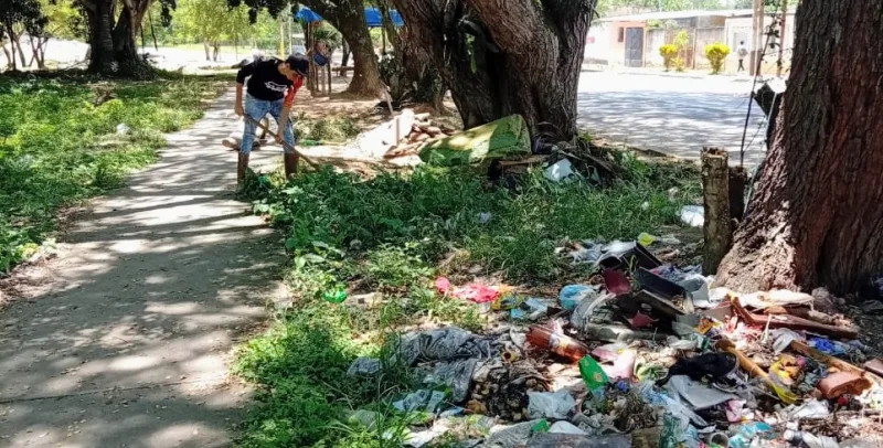 Vecinos limpian áreas verdes usadas como vertedero en Bejuma