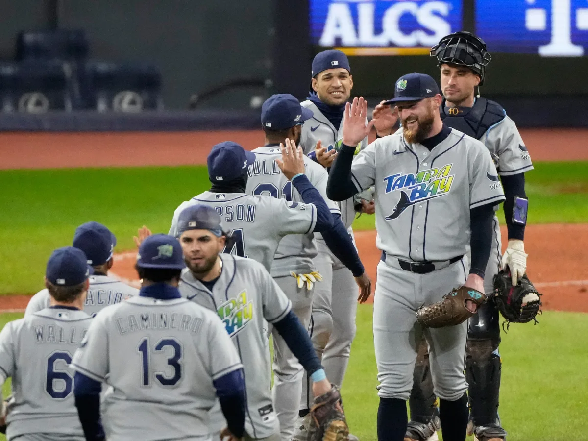 Rays toman ventaja 3-2 y vuelven a Tampa Bay