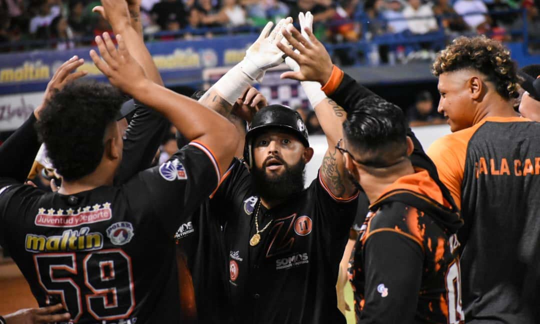 Águilas vencen 7-2 a Tigres en primer duelo del comodín 