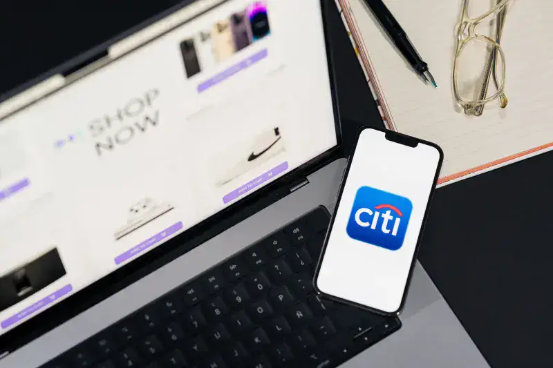 Citi rebaja a Nubank, pero el consenso aún ve un alza cercana al 40%