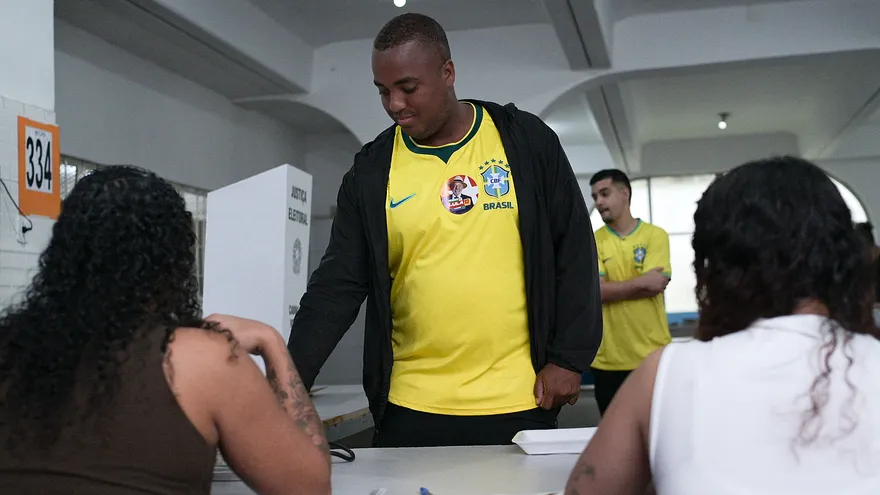 Lula y Flávio Bolsonaro se disputan Brasil en el balotaje