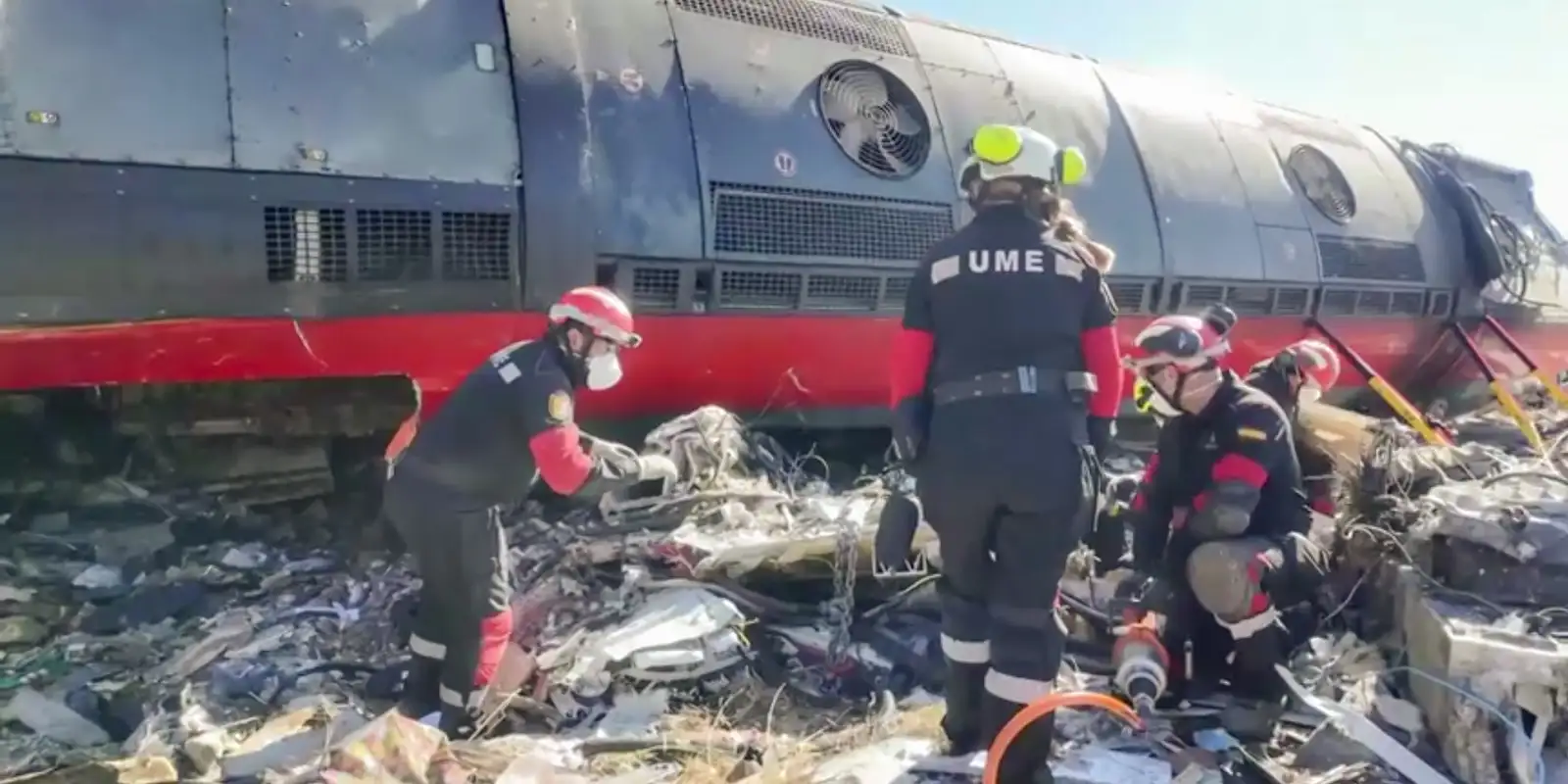 Toledo sigue en búsqueda tras choque de trenes con 69 muertos