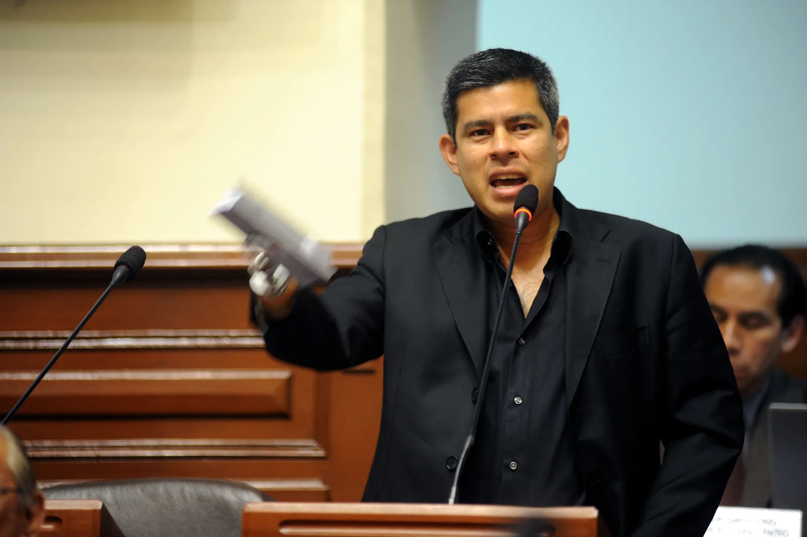 El Parlamentario Luis Galarreta Velarde