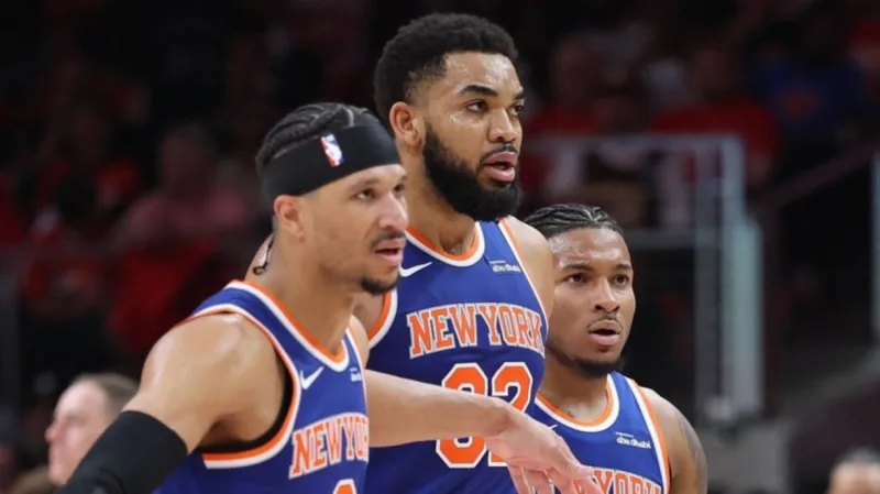 Towns se queja por la demora de contrato en Nueva York