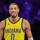 Haliburton vuelve a Iowa State y regala boletos a estudiantes