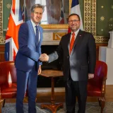 Chile y Reino Unido estrechan vínculos en plena tensión atlántica