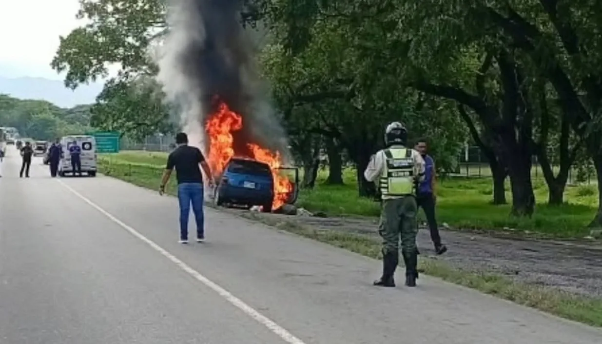 Incendio de vehículo cerró temporalmente la ARC en San Joaquín
