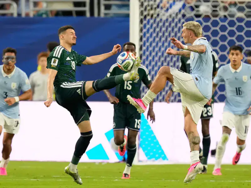 Uruguay iguala 1-1 con Arabia Saudita en el debut del Grupo H
