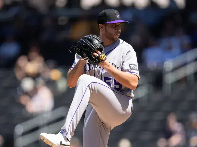 Eiberson Castellano debutó con salvado en la paliza récord de los Rockies