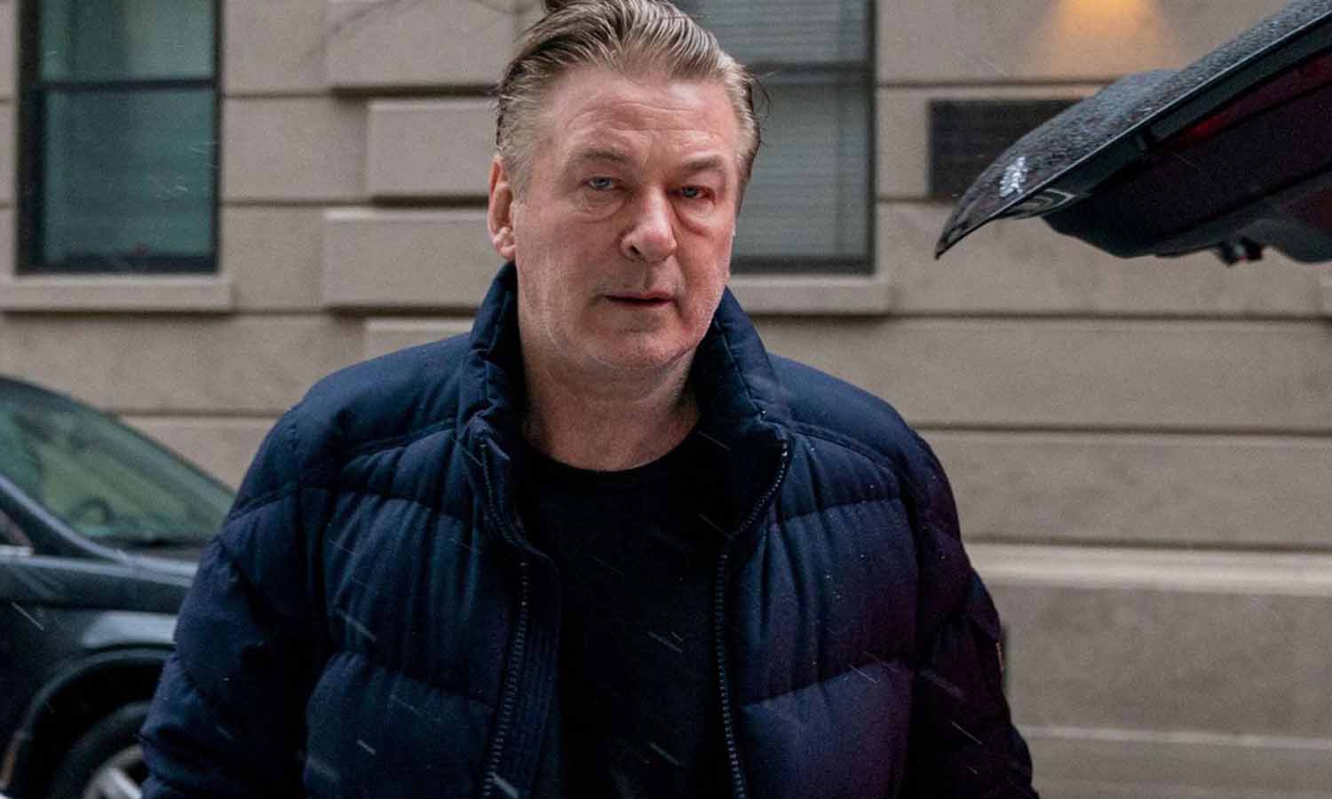 Retiran cargos por homicidio involuntario contra Alec Baldwin