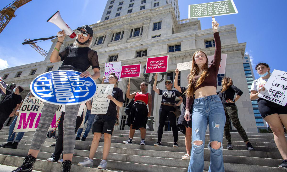 Senado de Florida aprueba aborto en primeras 6 semanas de embarazo