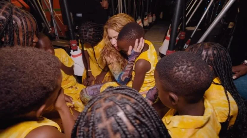 Shakira se despidió entre abrazos de los Ghetto Kids