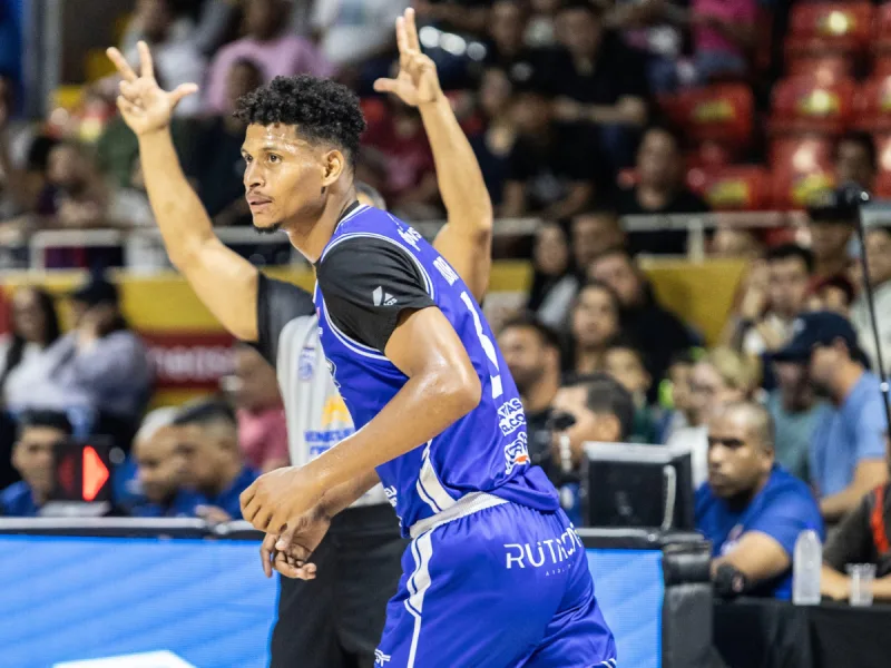 Marinos se despega en la cima tras vencer 88-83 a Piratas