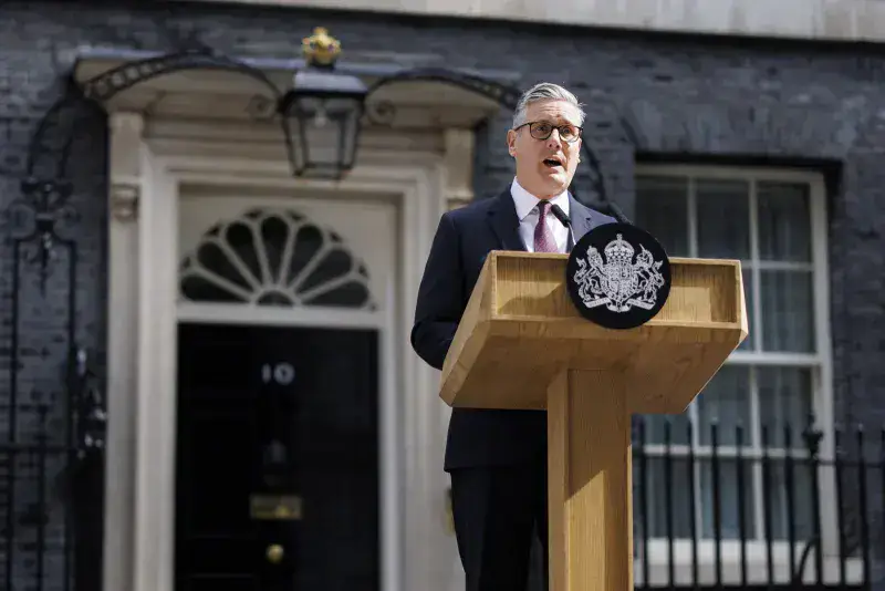 Keir Starmer renuncia como líder laborista y abre relevo en el gobierno británico