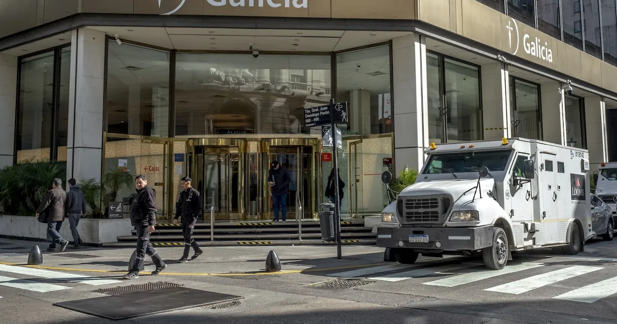 Analistas ven potencial alcista en cuatro bancos argentinos