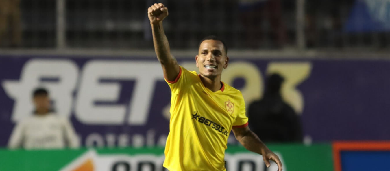 Rómulo Otero marcó en la victoria de Aucas ante Emelec