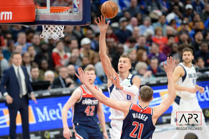 Kristaps Porzingis se mantiene fuera de las canchas por salud