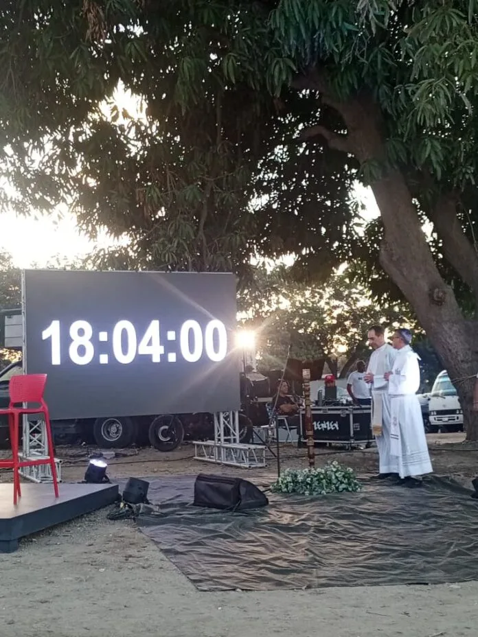 Vigilia en Caraballeda honra a víctimas de los sismos