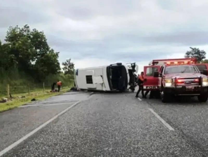 Vuelco de autobús en Portuguesa deja tres muertos y 30 heridos