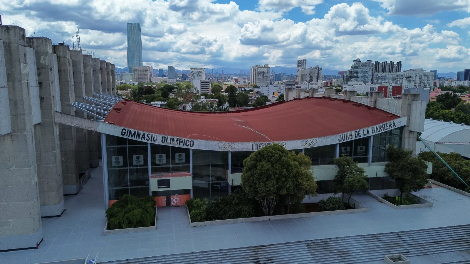 File:Alberca Olímpica Francisco Márquez y Gimnasio Juan de la Barrera - 2.jpg